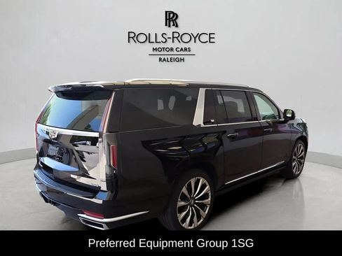 Used 2024 Cadillac Escalade ESV Premium Luxury Platinum AWD/4WD image 4