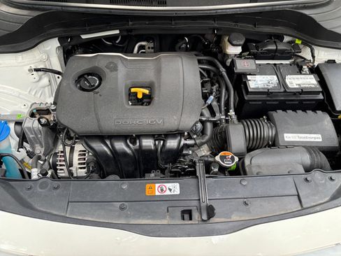 Used 2025 Kia Soul LX w/ LX Technology Package FWD image 30