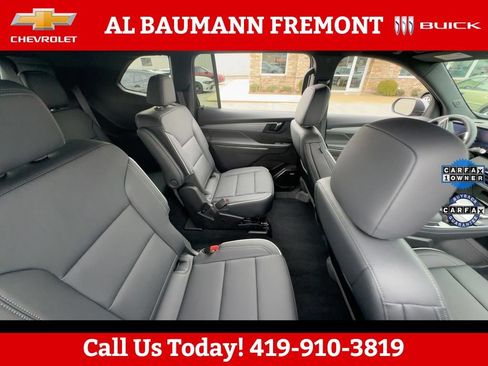 Used 2025 Buick Enclave Preferred AWD/4WD image 17
