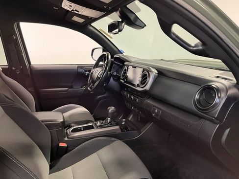 Used 2021 Toyota Tacoma TRD Sport image 11