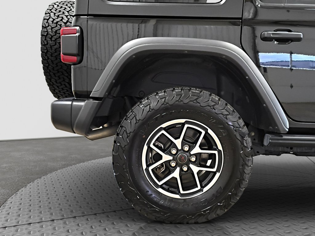 Used 2026 Jeep Wrangler Unlimited Rubicon w/ Dual Top Group AWD/4WD image 15