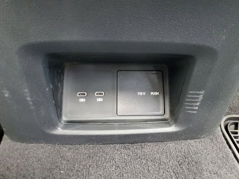 Certified 2024 Volkswagen Atlas SE w/ Panoramic Sunroof Package FWD image 12