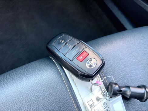 Used 2025 Toyota Camry SE FWD image 14