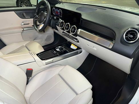 Certified 2025 Mercedes-Benz GLB 250 4MATIC image 11