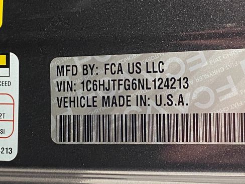 Used 2022 Jeep Gladiator Overland w/ Popular Equipment Package AWD/4WD image 32