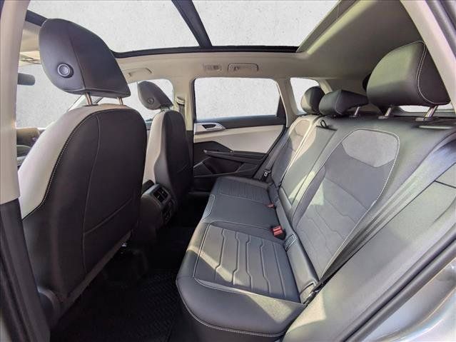 New 2026 Volkswagen Taos SE FWD image 18