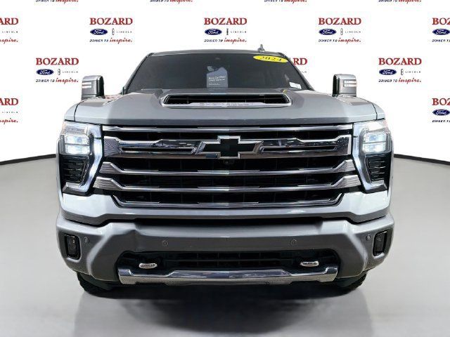 Used 2024 Chevrolet Silverado 2500 High Country w/ High Country Premium Package AWD/4WD image 2