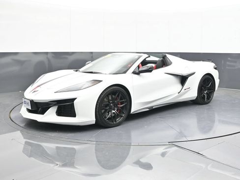 Used 2024 Chevrolet Corvette Z06 RWD image 3