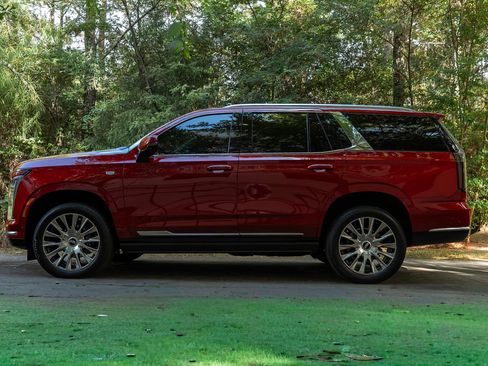 Used 2025 Cadillac Escalade Premium Luxury Platinum AWD/4WD image 18
