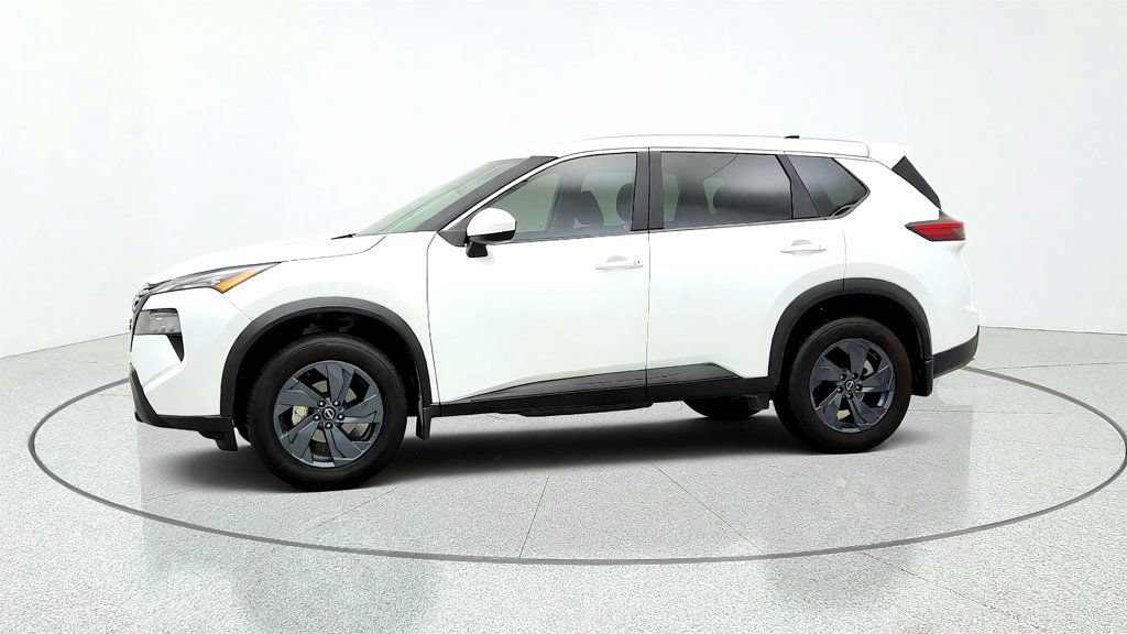 Used 2026 Nissan Rogue SV FWD image 8