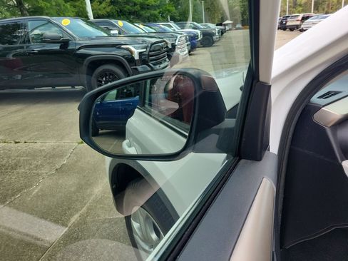Used 2013 Toyota RAV4 LE FWD image 12