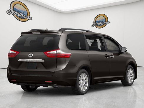 Used 2017 Toyota Sienna XLE w/ XLE Navigation Package FWD image 12