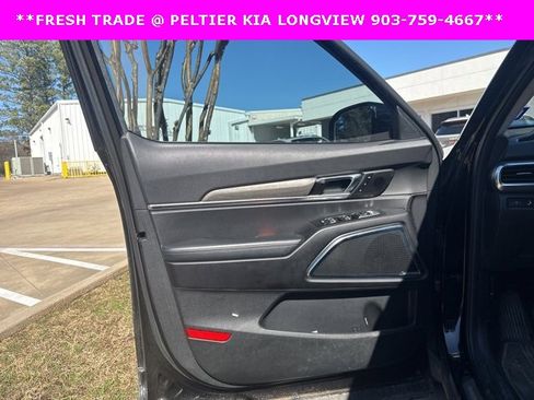 Used 2022 Kia Telluride SX w/ SX Prestige Package image 3