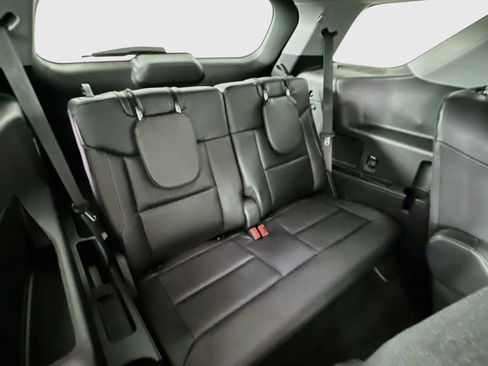Used 2022 Ford Explorer XLT w/ Equipment Group 202A AWD/4WD image 26