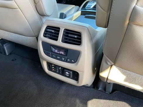 Used 2017 Honda Pilot Touring image 28