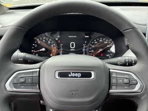 Used 2025 Jeep Compass Limited AWD/4WD image 25