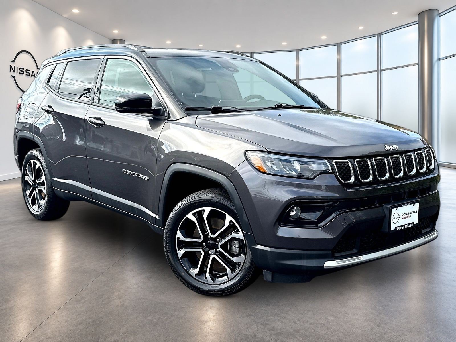 Used 2023 Jeep Compass Limited w/ Sun and Sound Group AWD/4WD image 3