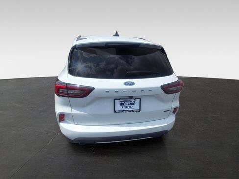 Used 2023 Ford Escape ST-Line Select AWD/4WD image 3