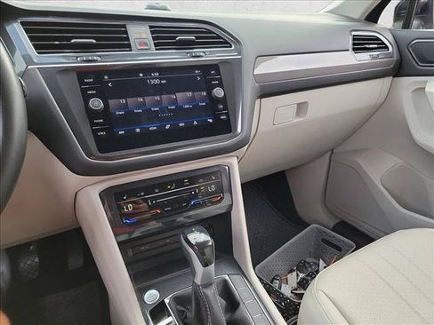 Used 2023 Volkswagen Tiguan SE w/ Panoramic Sunroof Package FWD image 21