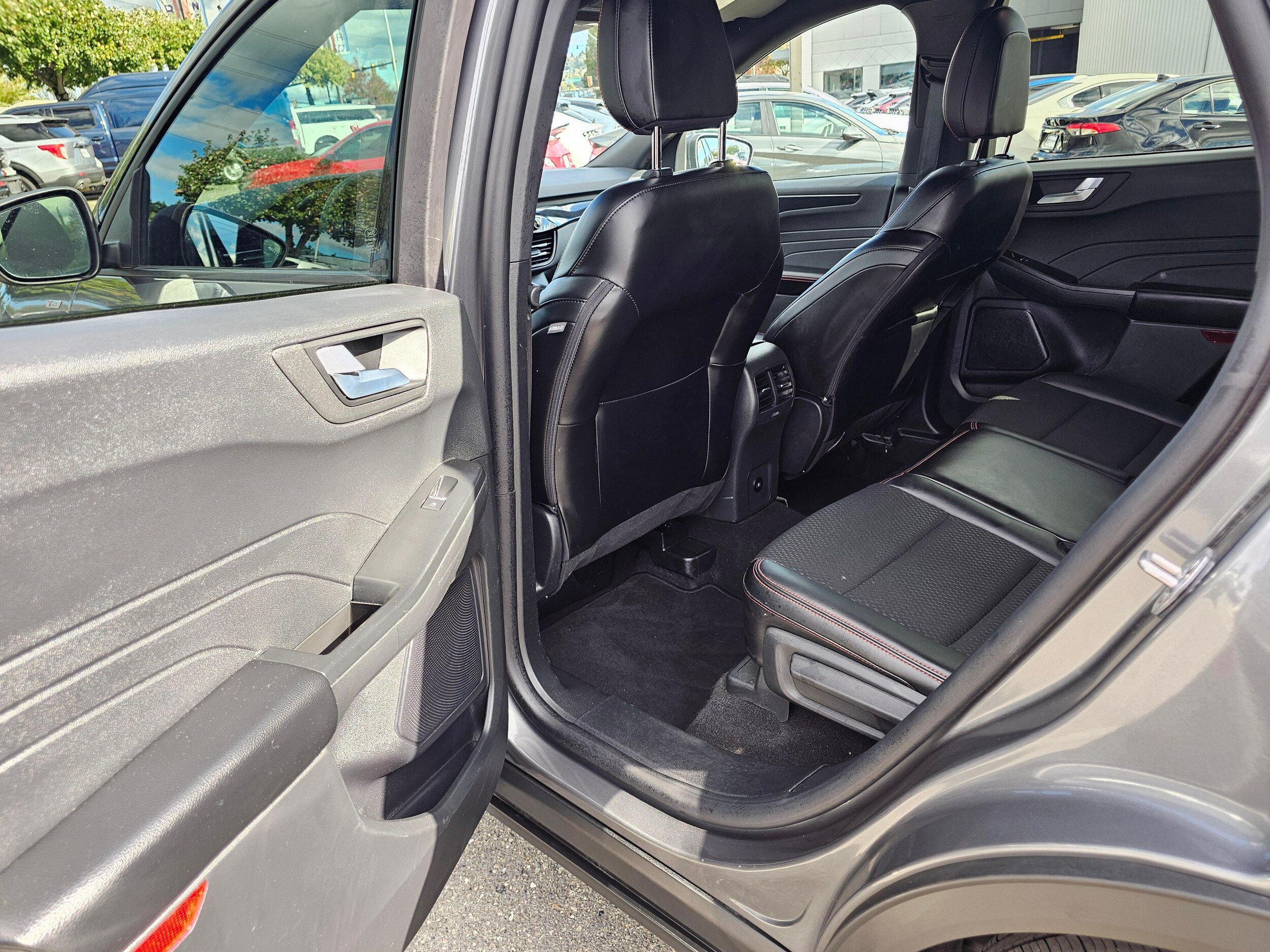 Used 2025 Ford Escape ST-Line AWD/4WD image 17