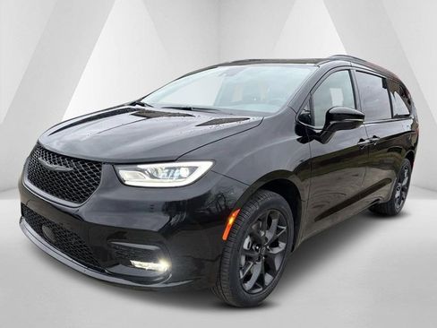 New 2026 Chrysler Pacifica Select w/ S Appearance Package image 3