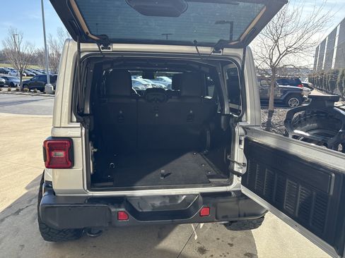 Used 2024 Jeep Wrangler Unlimited Sahara w/ Technology Group image 31