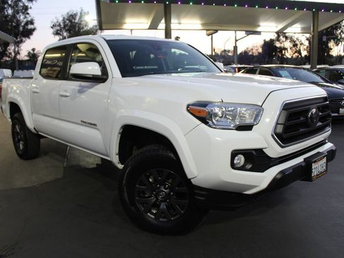 Used 2021 Toyota Tacoma SR5 AWD/4WD image 7