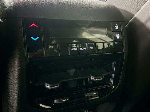 Used 2023 Jeep Grand Cherokee L Laredo AWD/4WD image 26