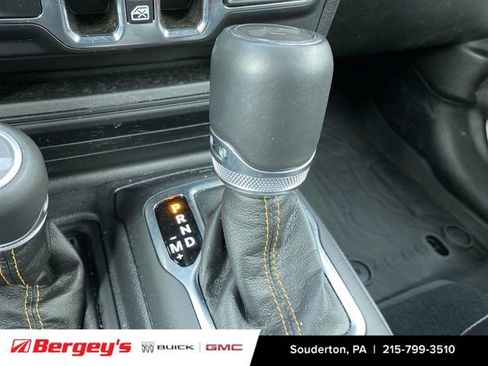 Used 2022 Jeep Wrangler Unlimited Sahara image 18