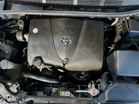 Used 2020 Toyota Sienna XLE image 32