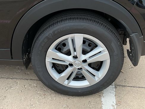 New 2025 Nissan Kicks Play S image 8