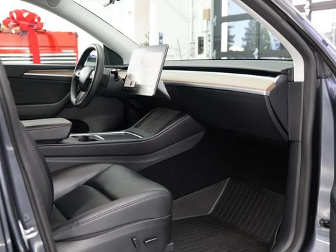 Used 2023 Tesla Model Y Long Range AWD/4WD image 30