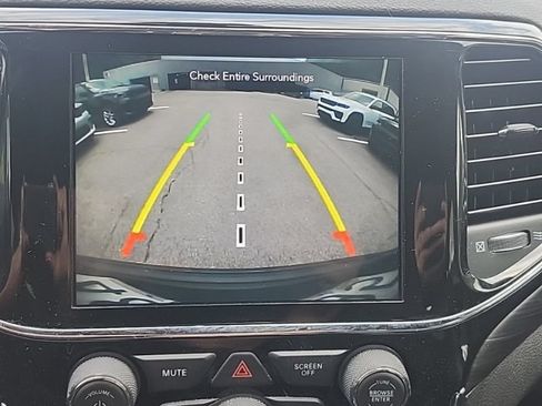 Used 2021 Jeep Grand Cherokee Laredo X AWD/4WD image 9