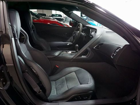 Used 2015 Chevrolet Corvette Z06 w/ 3LZ Preferred Equipment Group RWD image 34