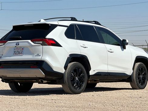 Used 2024 Toyota RAV4 SE image 4