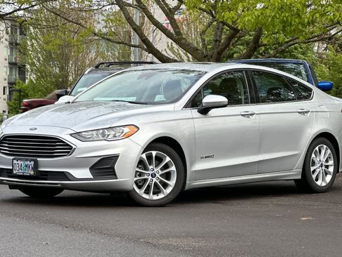 Used 2019 Ford Fusion SE FWD image 1