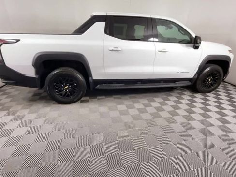 New 2025 Chevrolet Silverado EV LT image 12