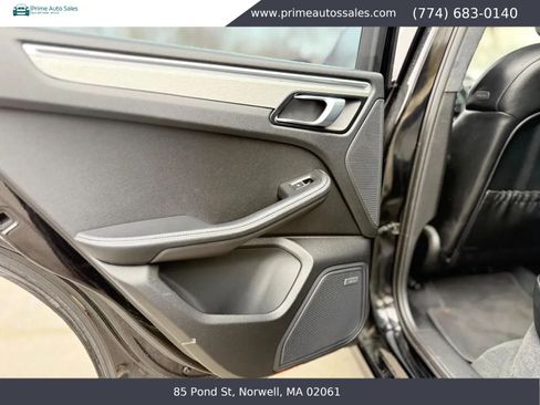 Used 2018 Porsche Macan Turbo AWD/4WD image 33