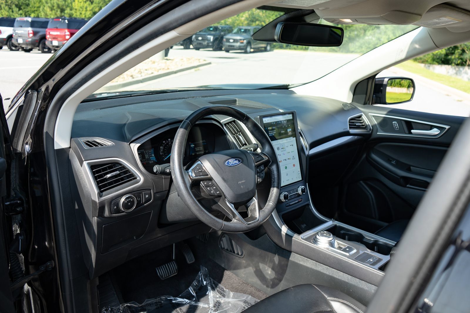 Used 2024 Ford Edge SEL AWD/4WD image 13