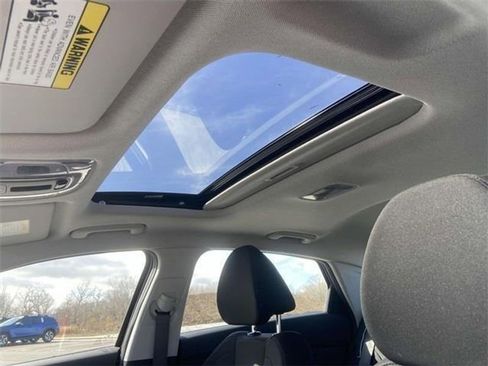 Used 2025 Hyundai Elantra SEL image 6