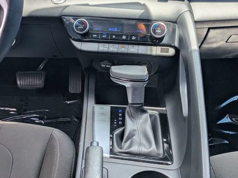 Used 2022 Hyundai Elantra SEL FWD image 19