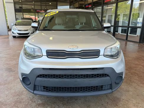 Used 2018 Kia Soul FWD image 2