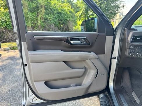 Used 2025 Chevrolet Suburban Z71 w/ Comfort Package AWD/4WD image 20