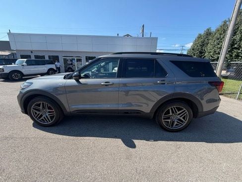 Used 2026 Ford Explorer ST-Line w/ ST-Line Street Pack AWD/4WD image 3
