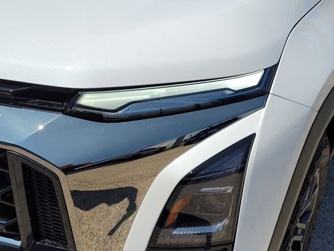 New 2026 Chevrolet Equinox ACTIV w/ Convenience Package III FWD image 4