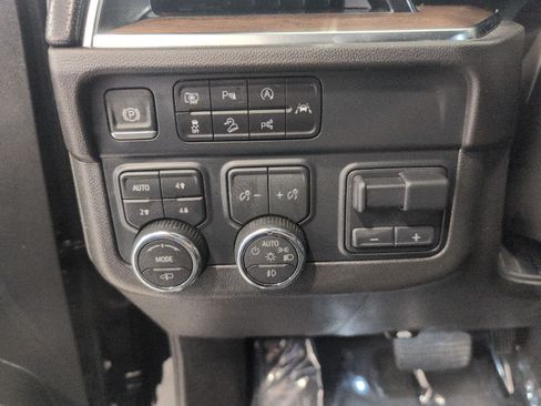 Certified 2025 Chevrolet Tahoe High Country AWD/4WD image 10