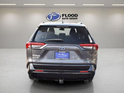 Used 2021 Toyota RAV4 SE w/ Weather & Moonroof Package AWD/4WD image 5