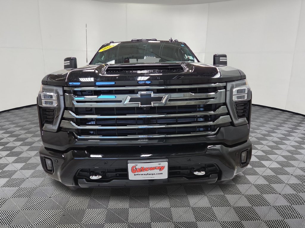 Used 2024 Chevrolet Silverado 2500 High Country w/ High Country Premium Package AWD/4WD image 5