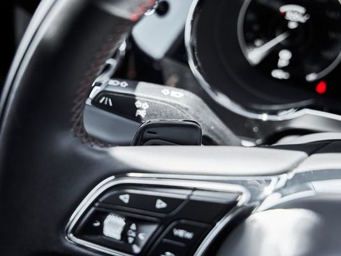 Used 2021 Bentley Bentayga AWD/4WD image 55