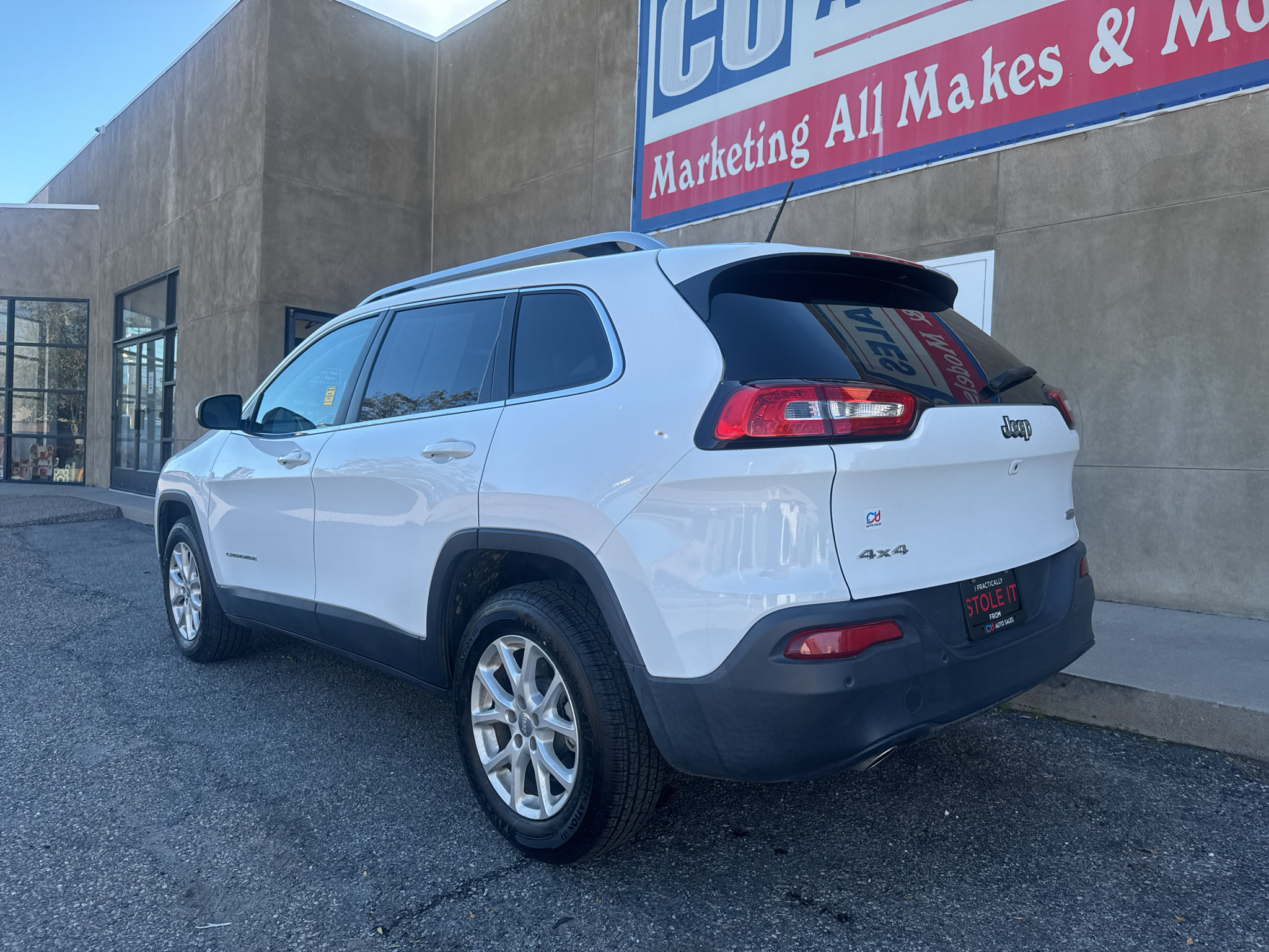 Used 2018 Jeep Cherokee Latitude w/ Safety Group AWD/4WD image 8